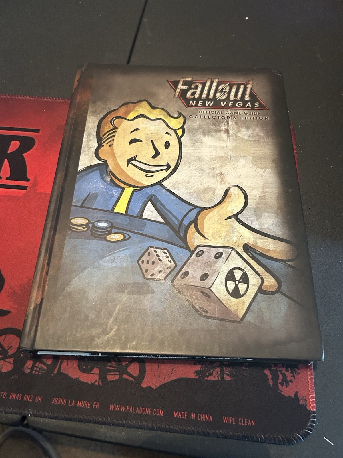 Fallout: New Vegas Collector’s Edition Prima Official Game Guide w/ Poster