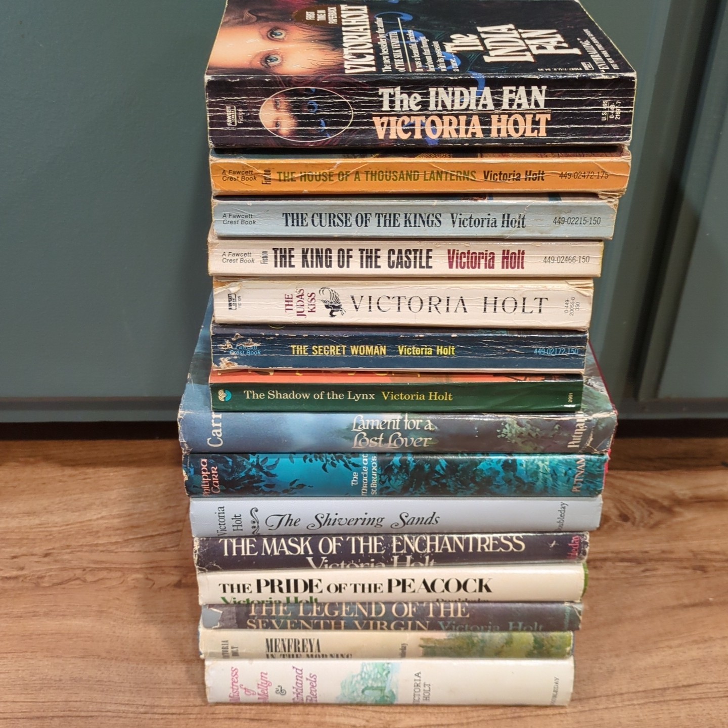 15 book lot of Gothic Romances by Victoria Holt & Philippa Carr