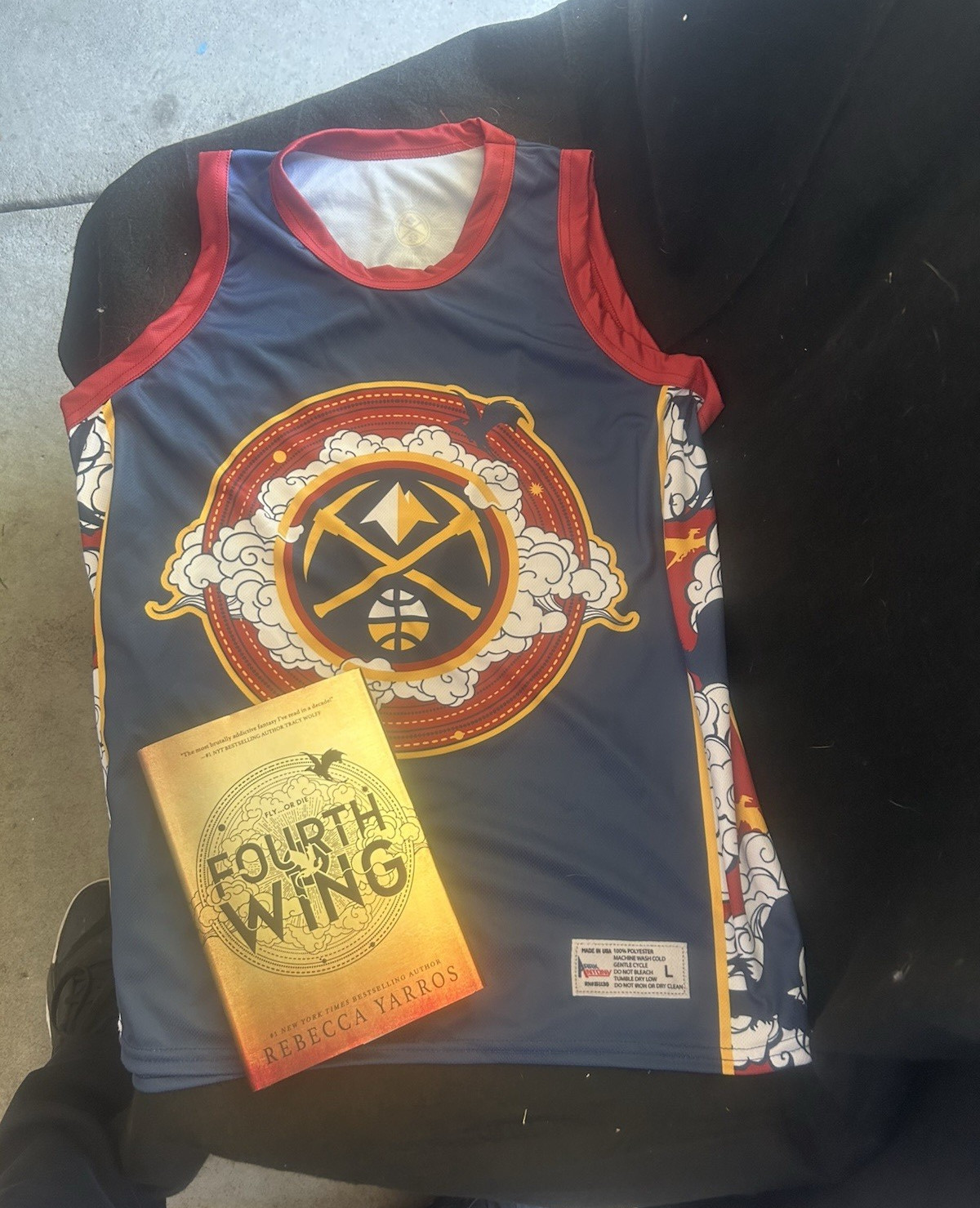 Sorrengail jersey/Fourth Wing book