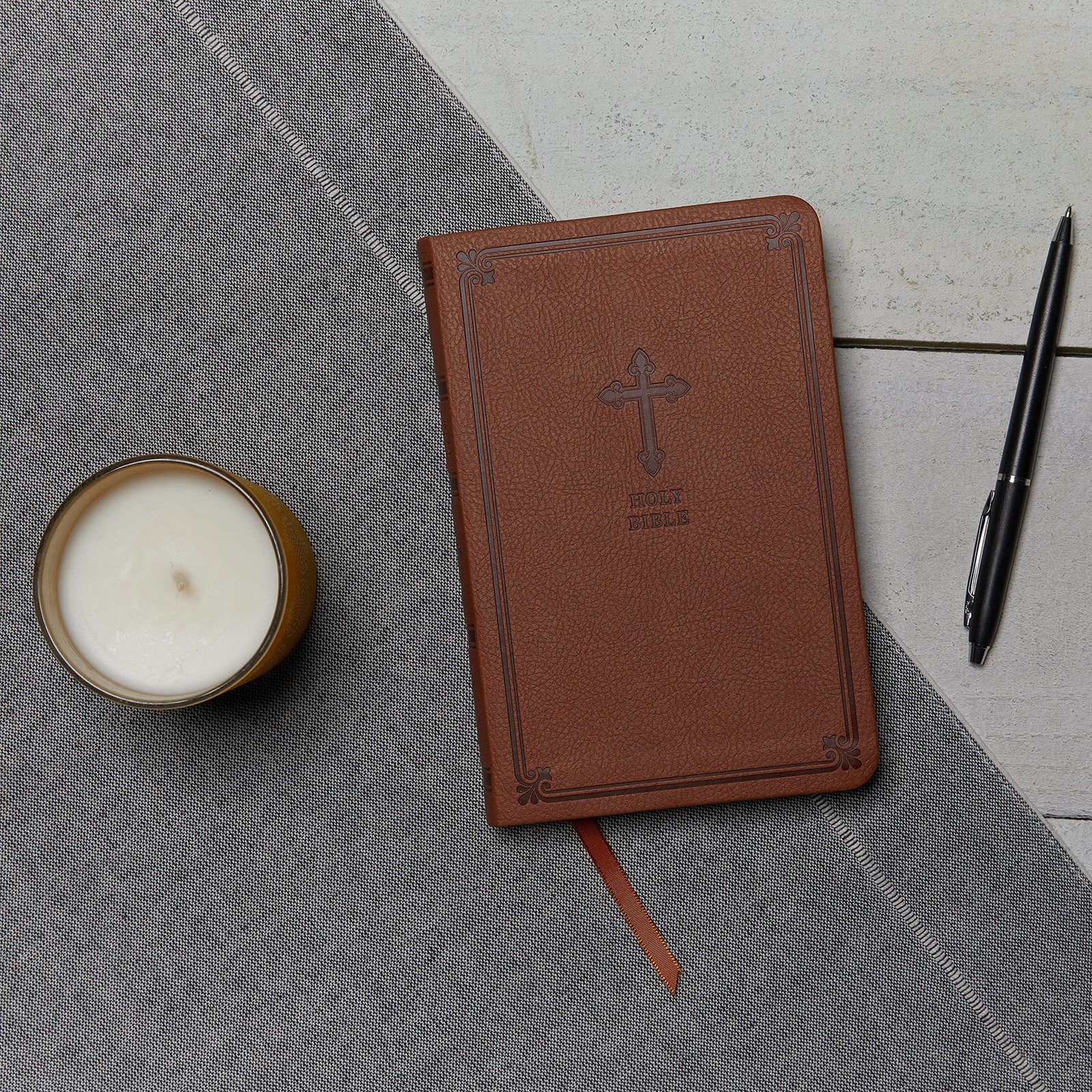 KJV Holy Bible: Value Compact Thinline, Brown Leathersoft, Red Letter, Comfort