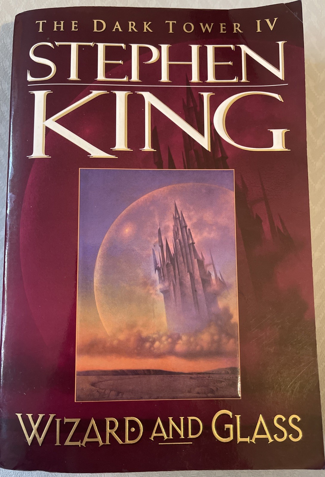 1997 “ WIZARD and GLASS – The DARK TOWER IV” by Stephen King Paperback 672 Pages