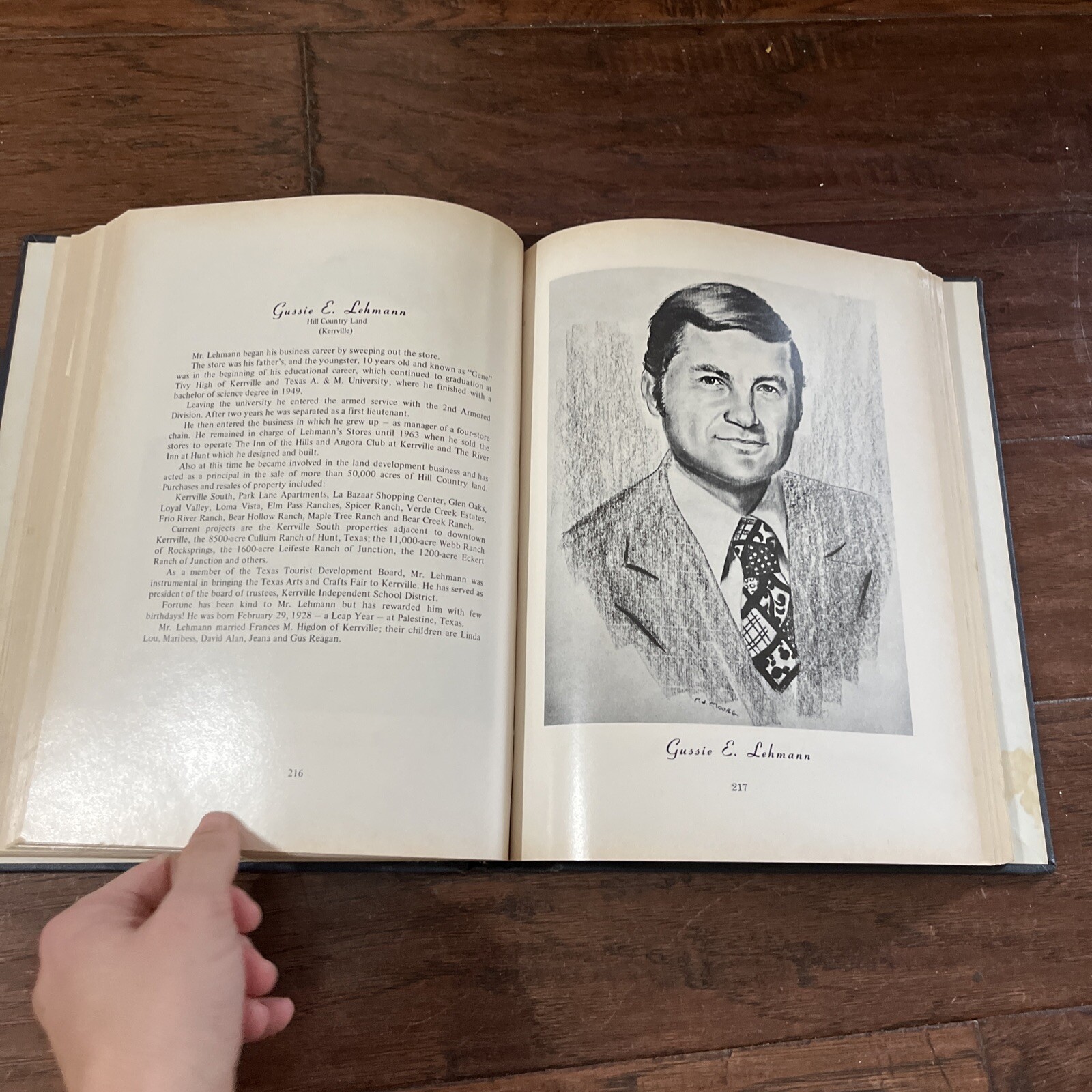 Men of Achievement in Texas by Garland A. Smith, Editor 1972 hardcover 432 pages