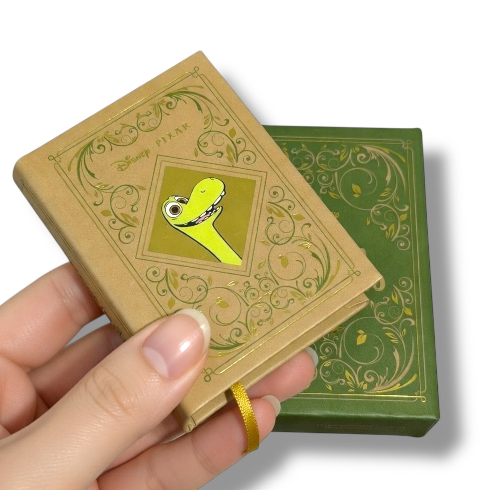 Un Gran Dinosaurio Miniature Book Pixar Salvat w/ slipcase hardcover 190 pages
