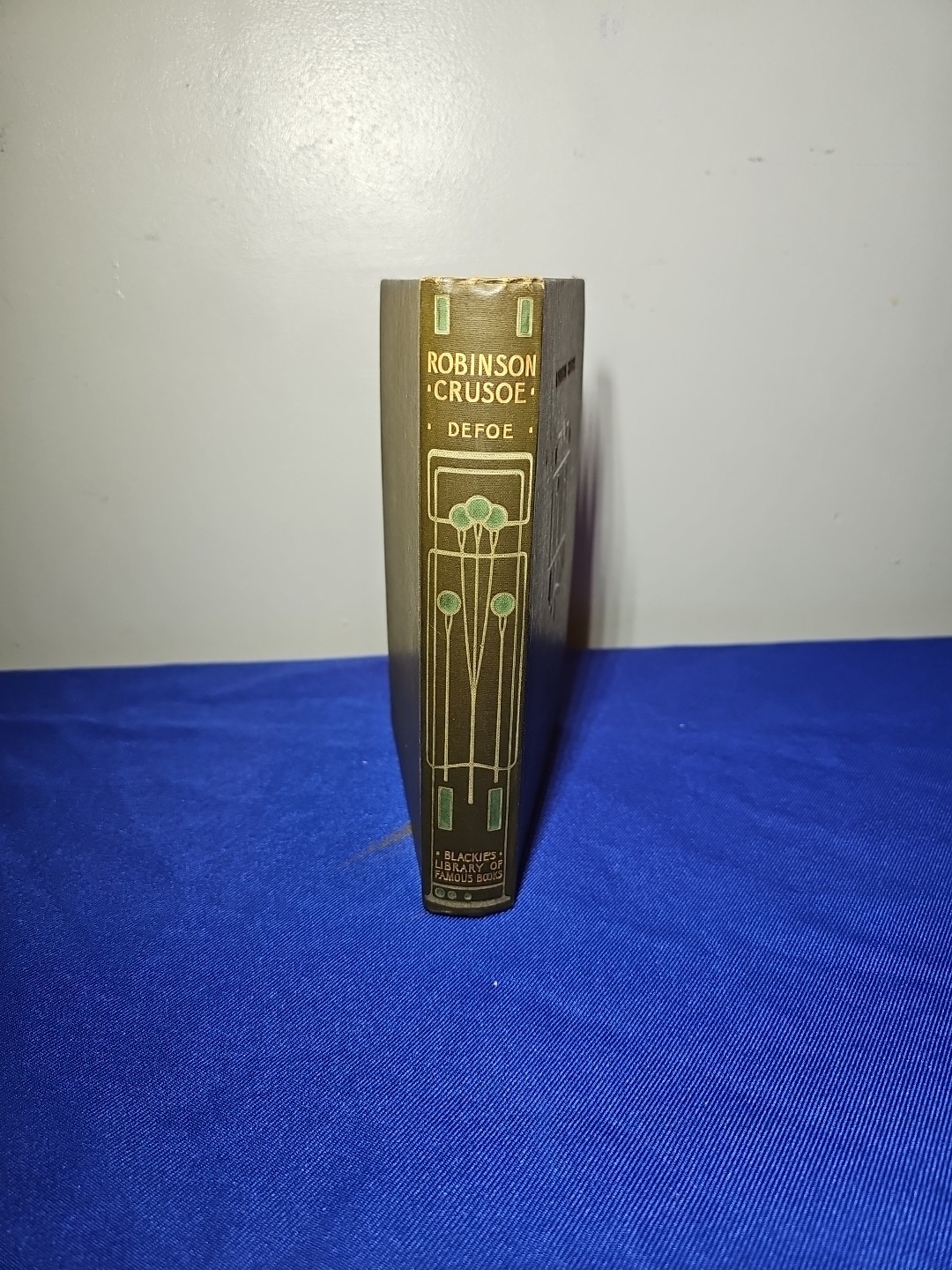 Robinson Crusoe by Daniel Defoe Antique 1910s Hardback Book (Blackie’s Library)