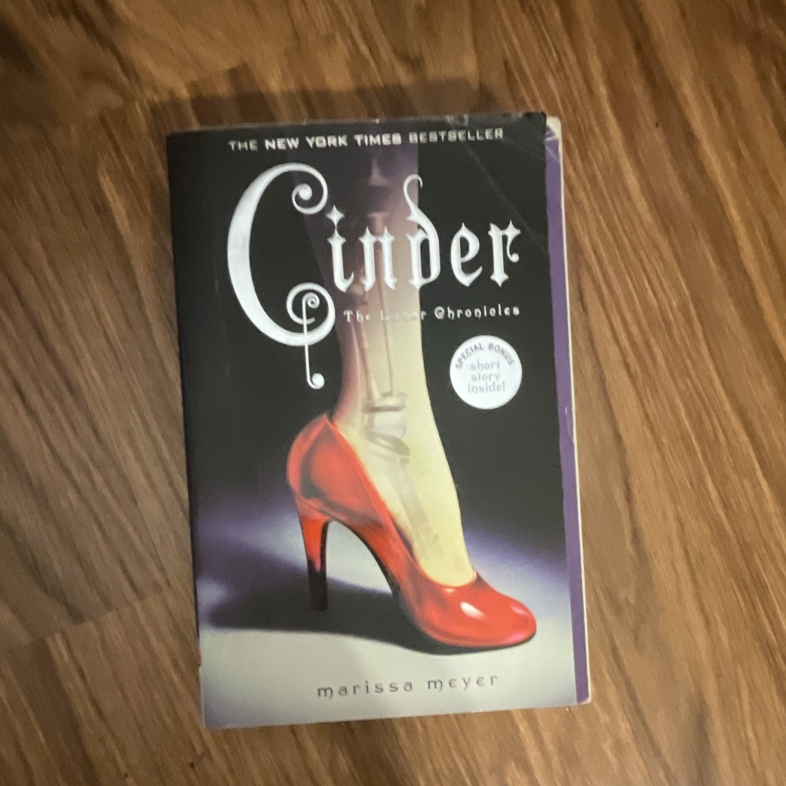 Marissa Meyer Cinder (The Lunar Chronicles) Paperback Sci-Fi YA Square Fish