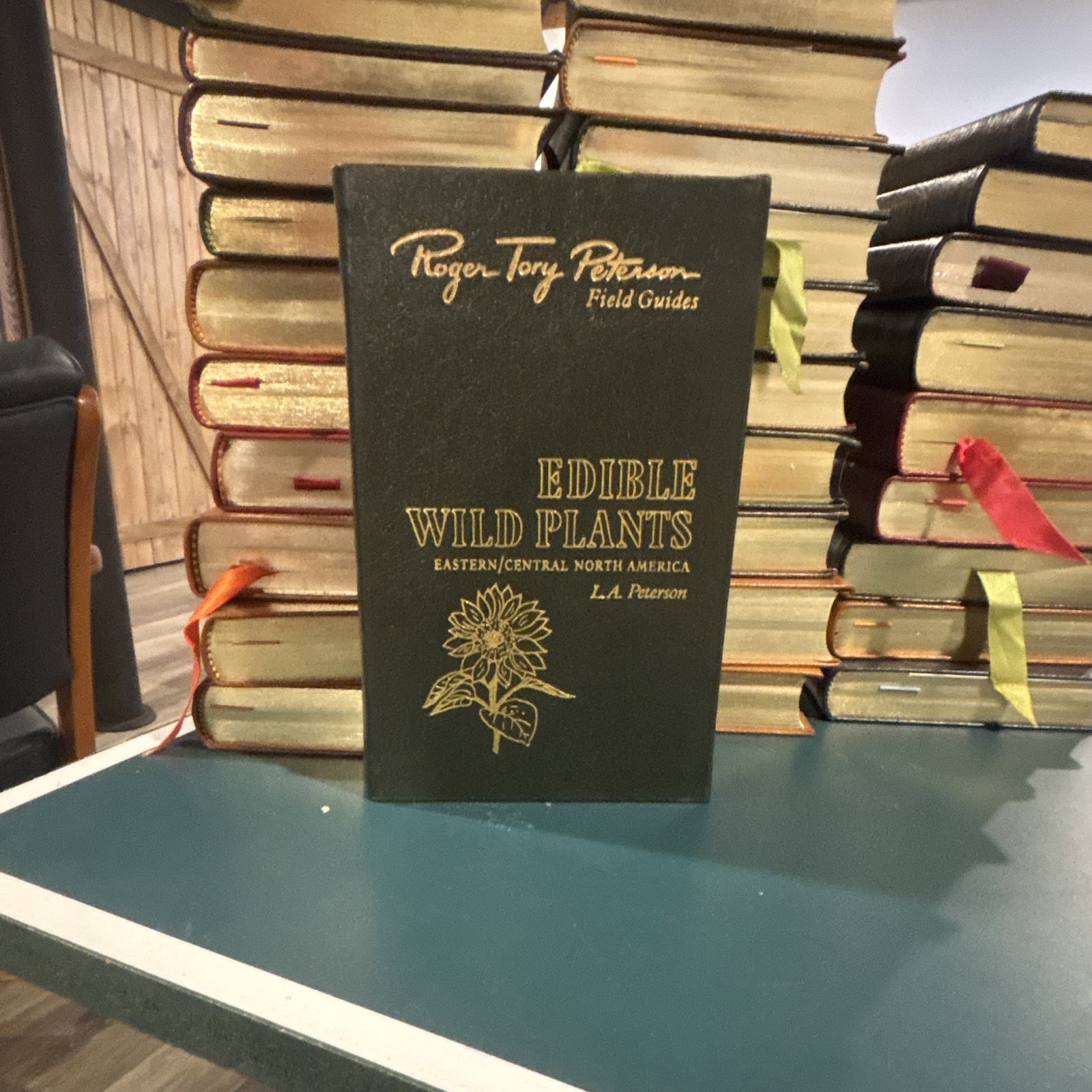 Roger Tory Peterson Field Guides Edible Wild Plants Eastern/Central HC English