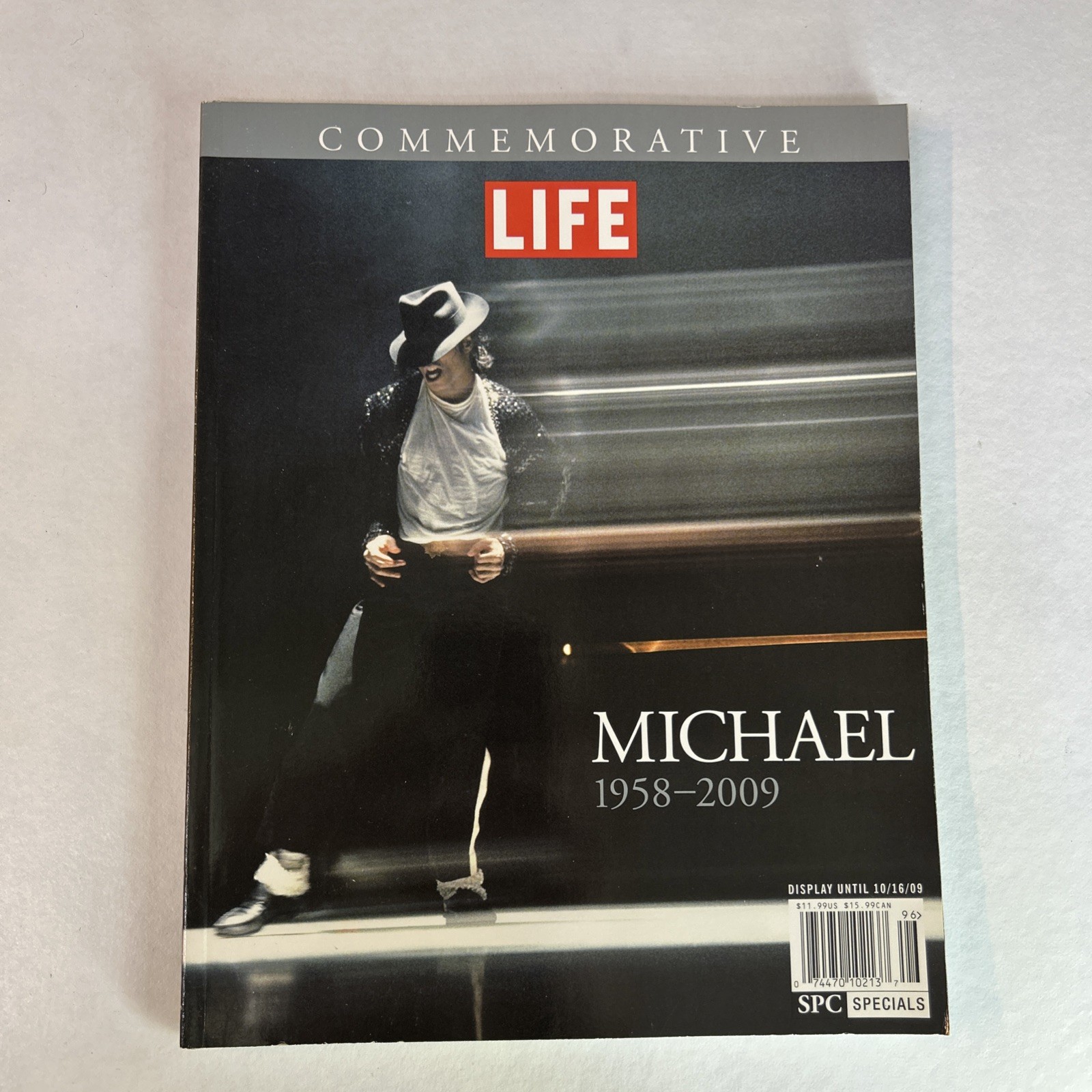 Michael Jackson- Michael 1958-2009 Life Commemorative 80 pages Book