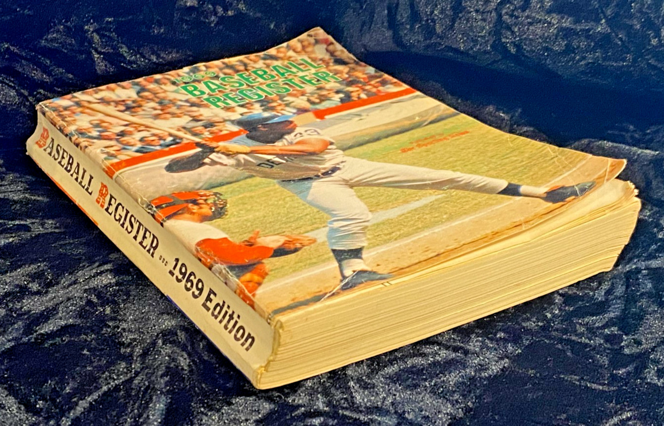 1969 BASEBALL REGISTER Published by The Sporting News 512 Pages VG