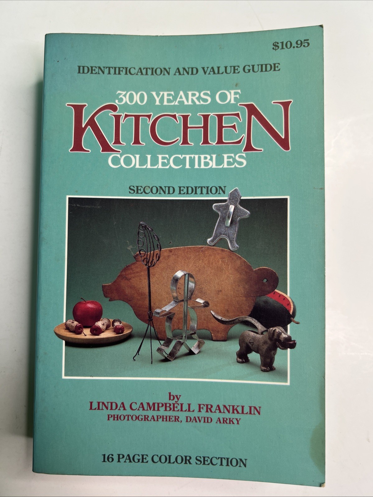 300 Years of Kitchen Collectibles by Linda Campbell Franklin 1984 PB 577 pages