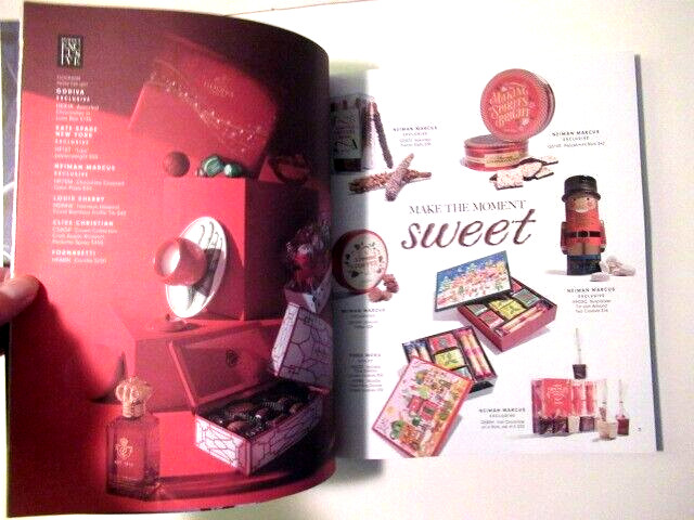 NEIMAN MARCUS THE CHRISTMAS BOOK 2022-MAKE THE MOMENT-198 pages- 11″ X 9″X 1/2″