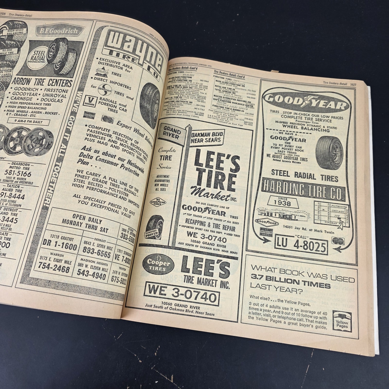 Vintage 1973-74 Detroit Michigan Bell Telephone Directory Yellow Pages