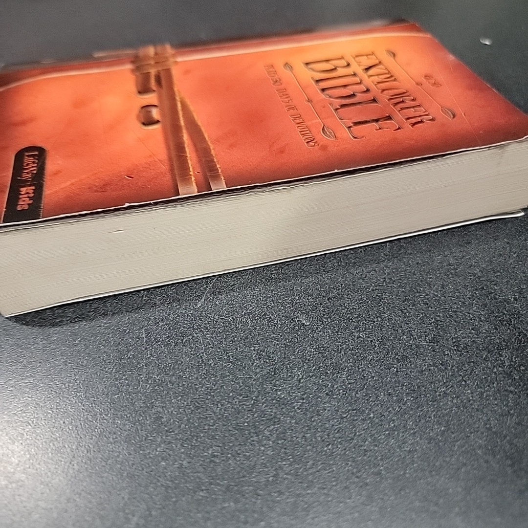 Explorer Bible – HCSB by Lifeway Kids (2014, Paperback) + 30 Days Of Devotions