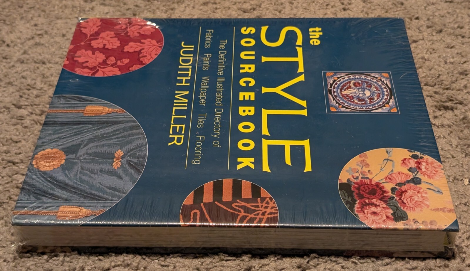 THE STYLE SOURCEBOOK : The Definitive Illustrated Directory of Fabrics,…