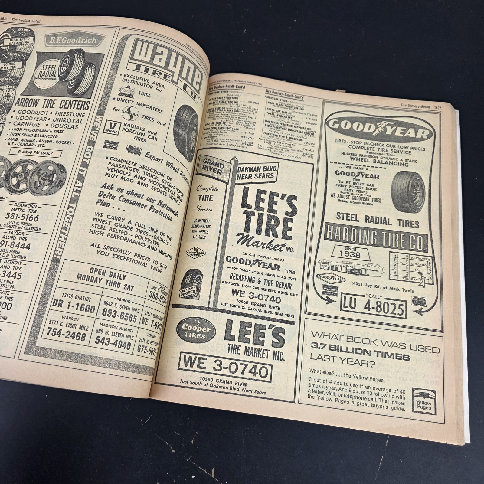 Vintage 1973-74 Detroit Michigan Bell Telephone Directory Yellow Pages