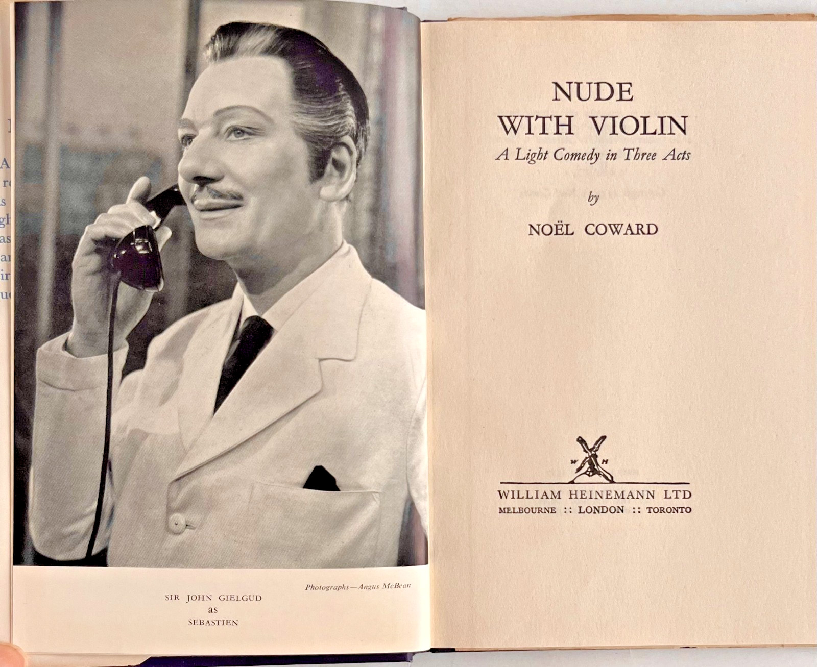 Noel Coward- Nude With Violin A Light Comedy 1st UK EDT 1957 Heineman HC DJ