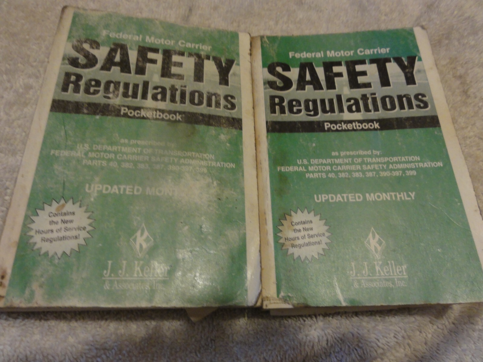 LOT of 2 — 2003 Federal Motor Carrier Safety Regulations Pocketbook Green Books