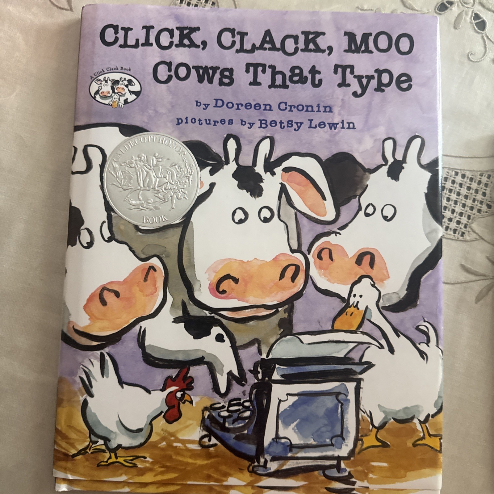 Click, Clack, Moo : Cows That Type by Doreen Cronin (2000, Picture Book)
