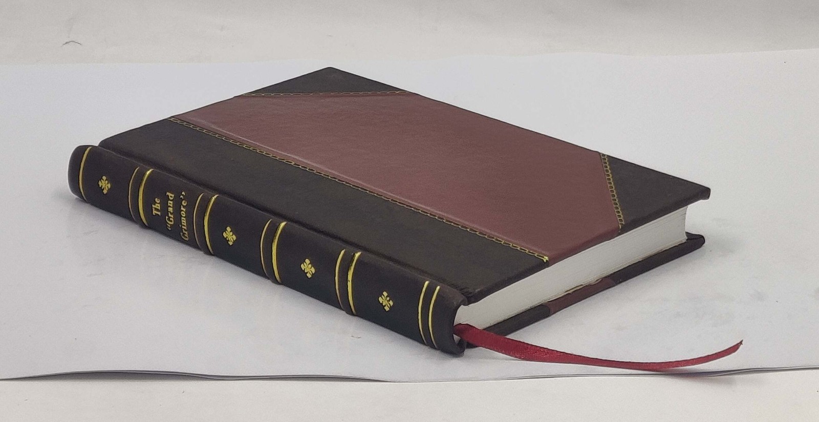 The “Grand grimore” 1910 [Leather Crafted]