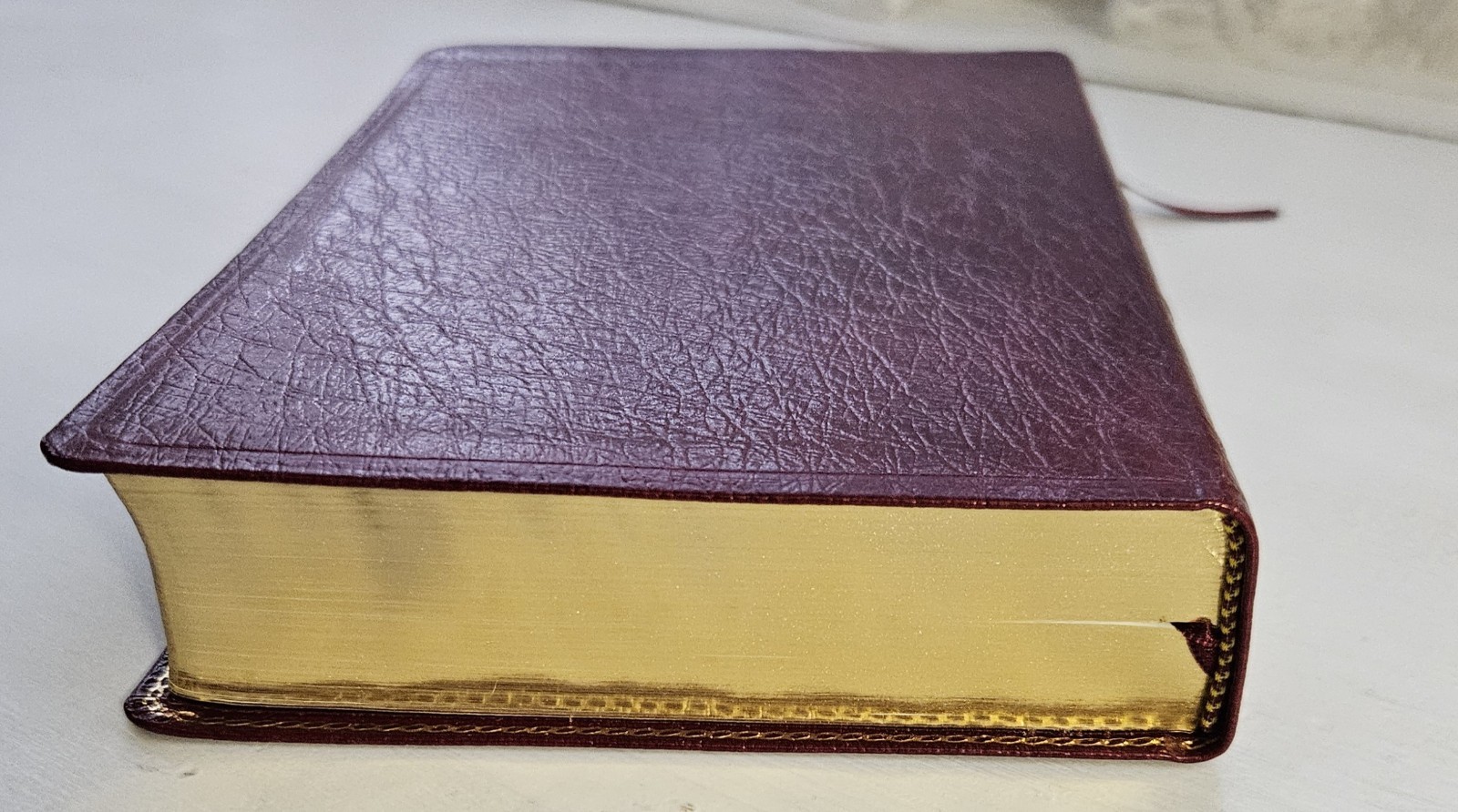 KJV Handi Size Giant Print Reference Bible. Genuine Leather, Like New In Box.