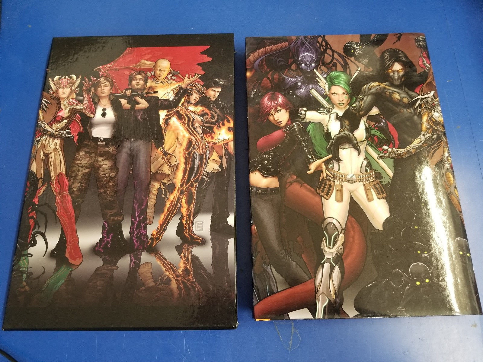 Artifacts Deluxe : Regular Edition (Slipcase and Poster Included)
