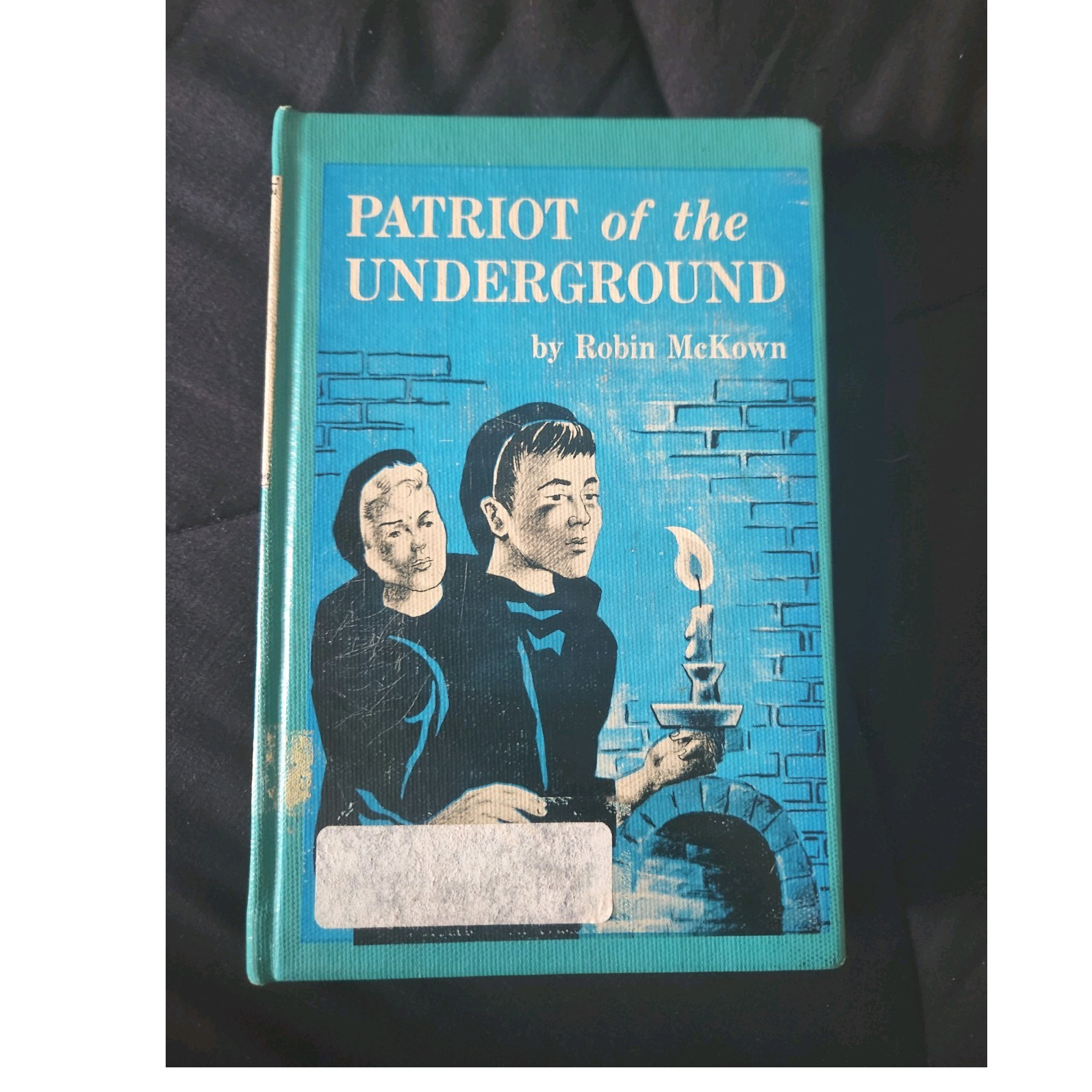 Robin McKown – Patriot of the Underground Hardcover Fiction Ages 9-12