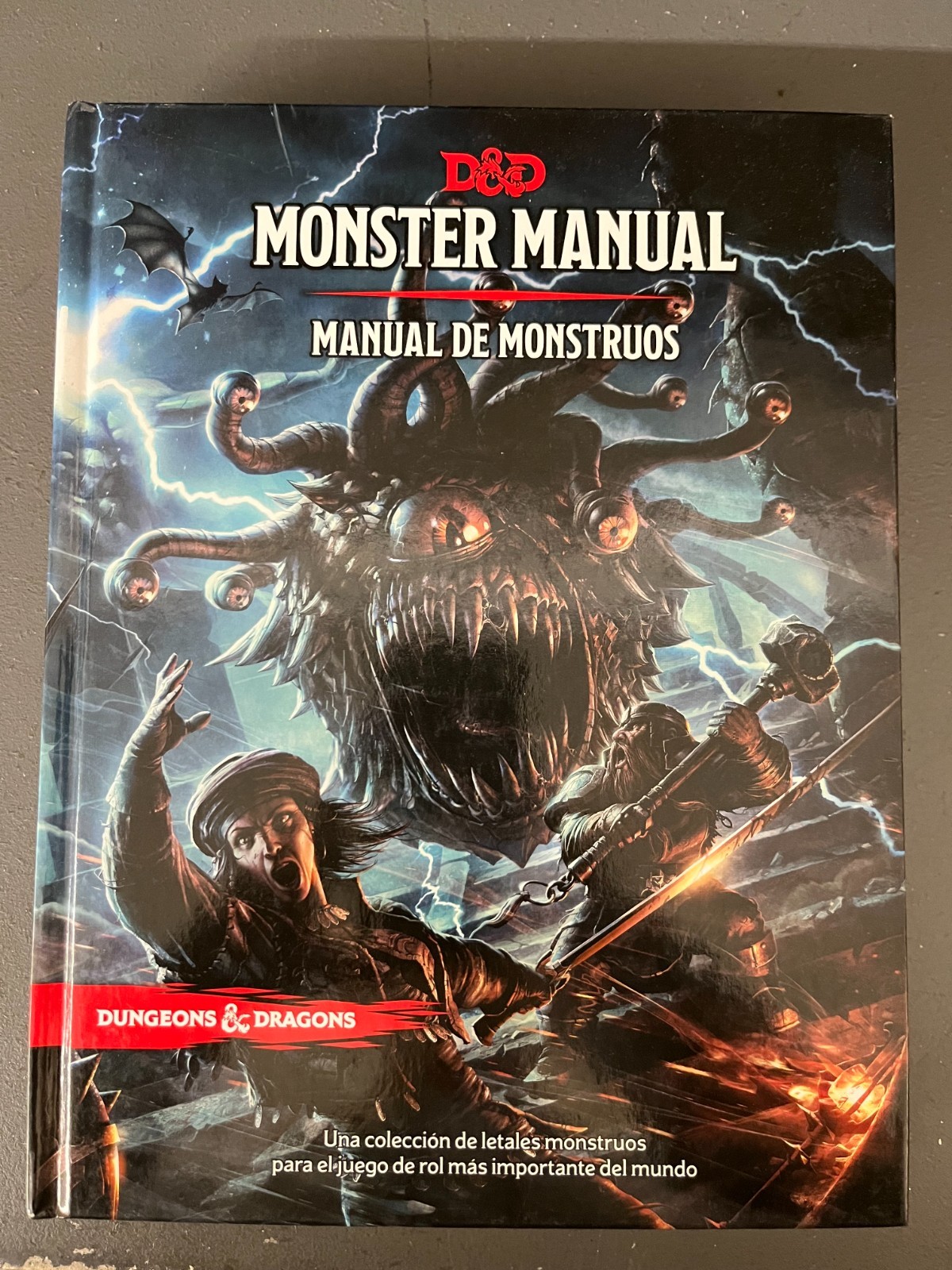 Dungeons and Dragons Monster Manual (Spanish Edition)-New