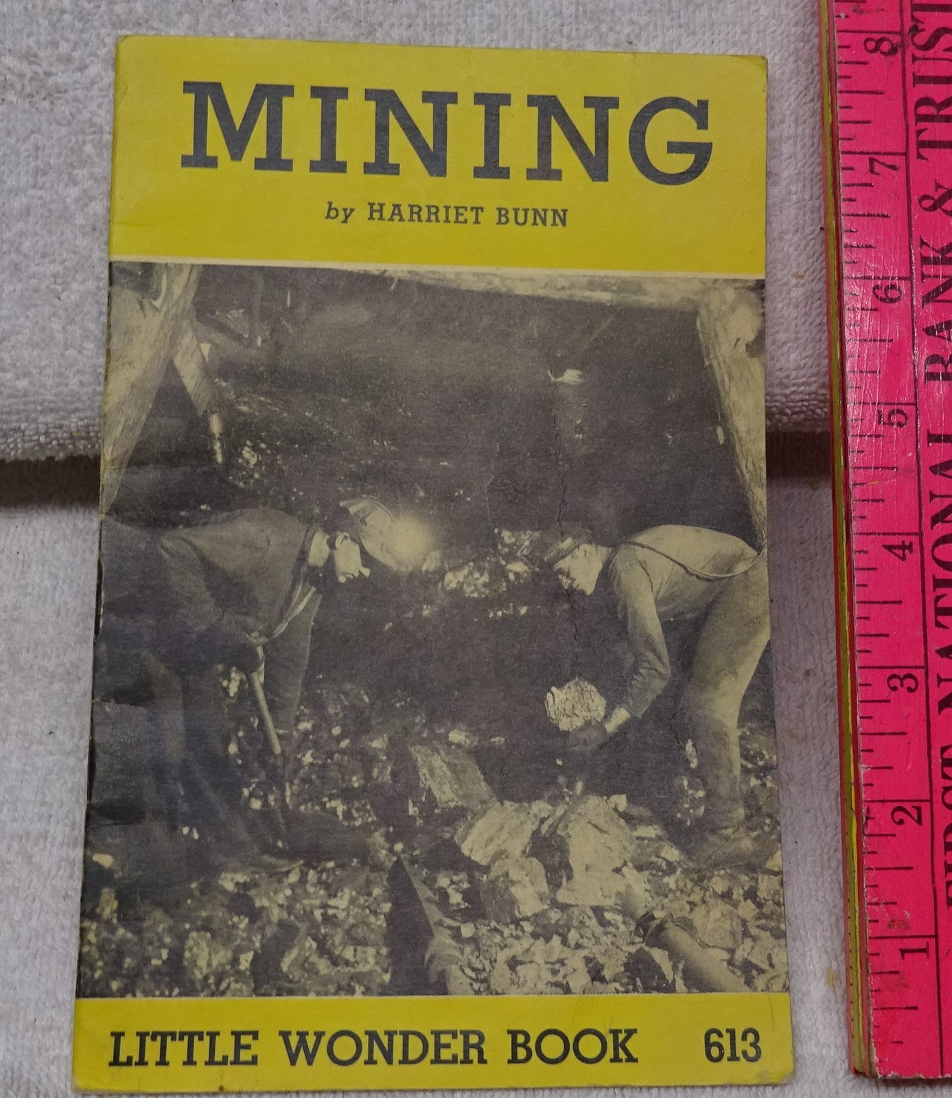 ** Vintage – LITTLE WONDER BOOK — MINING — DATED 1946 – 32 pages – Number 613