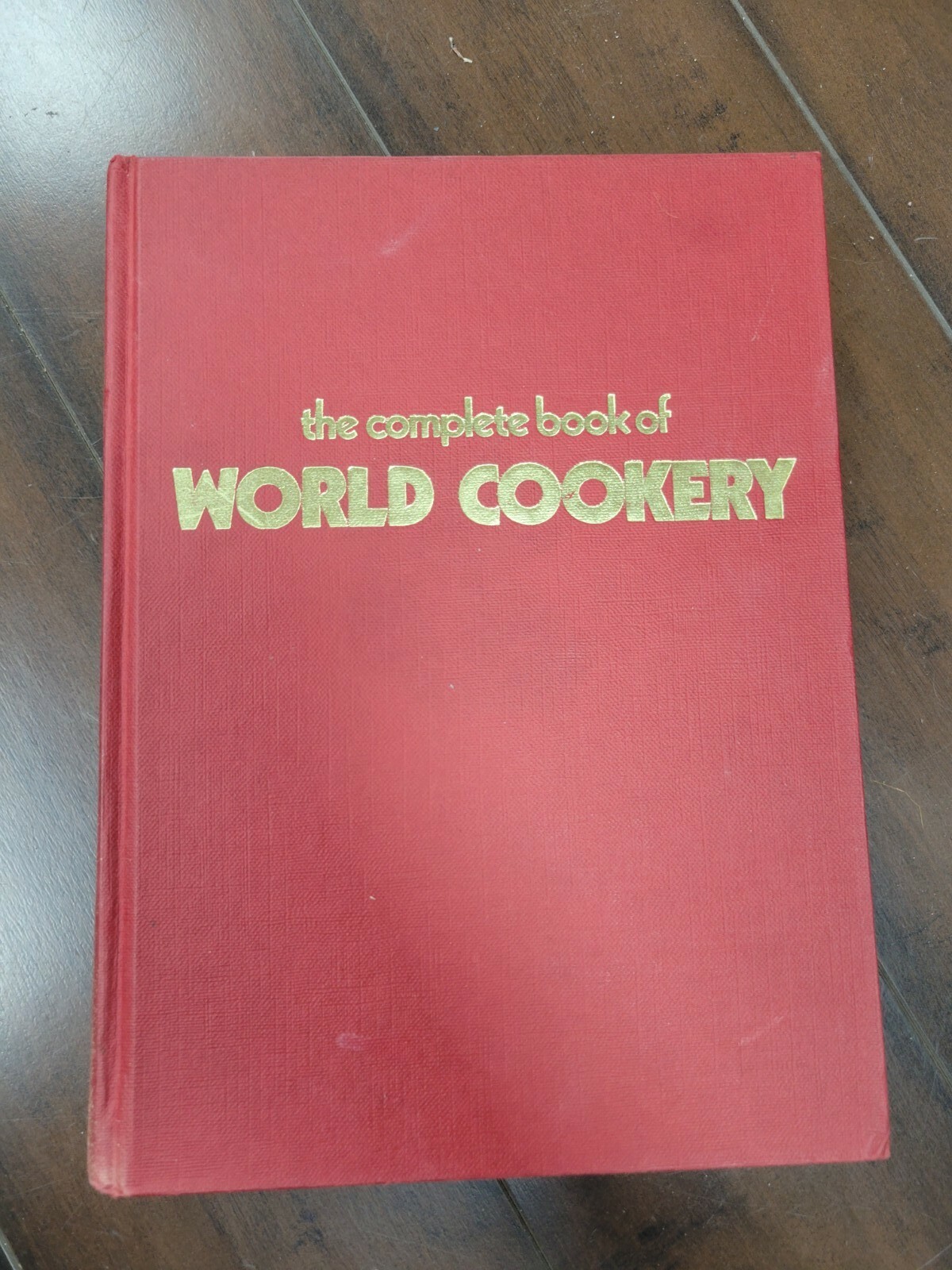 The Complete Book of World Cookery 1972 Crescent 2317 Recipes 560 pages hc