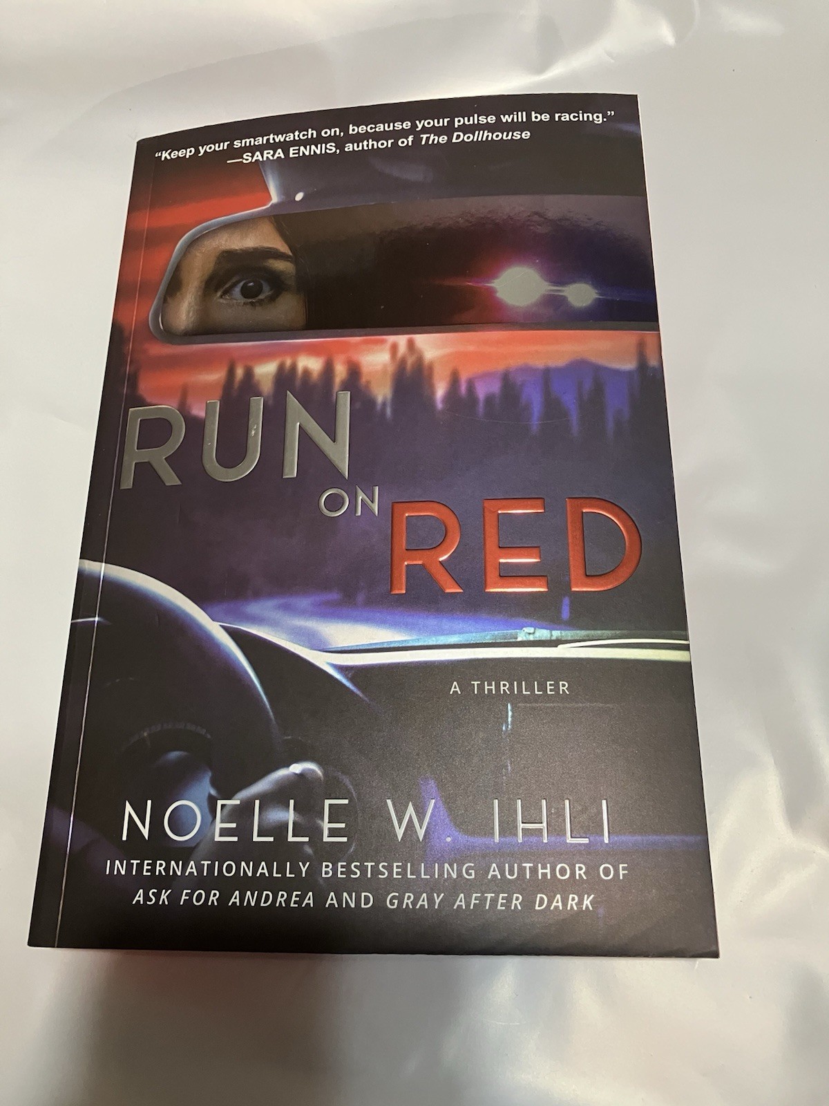 RUN ON RED BY NOELLE W. IHLI (PAPERBACK)