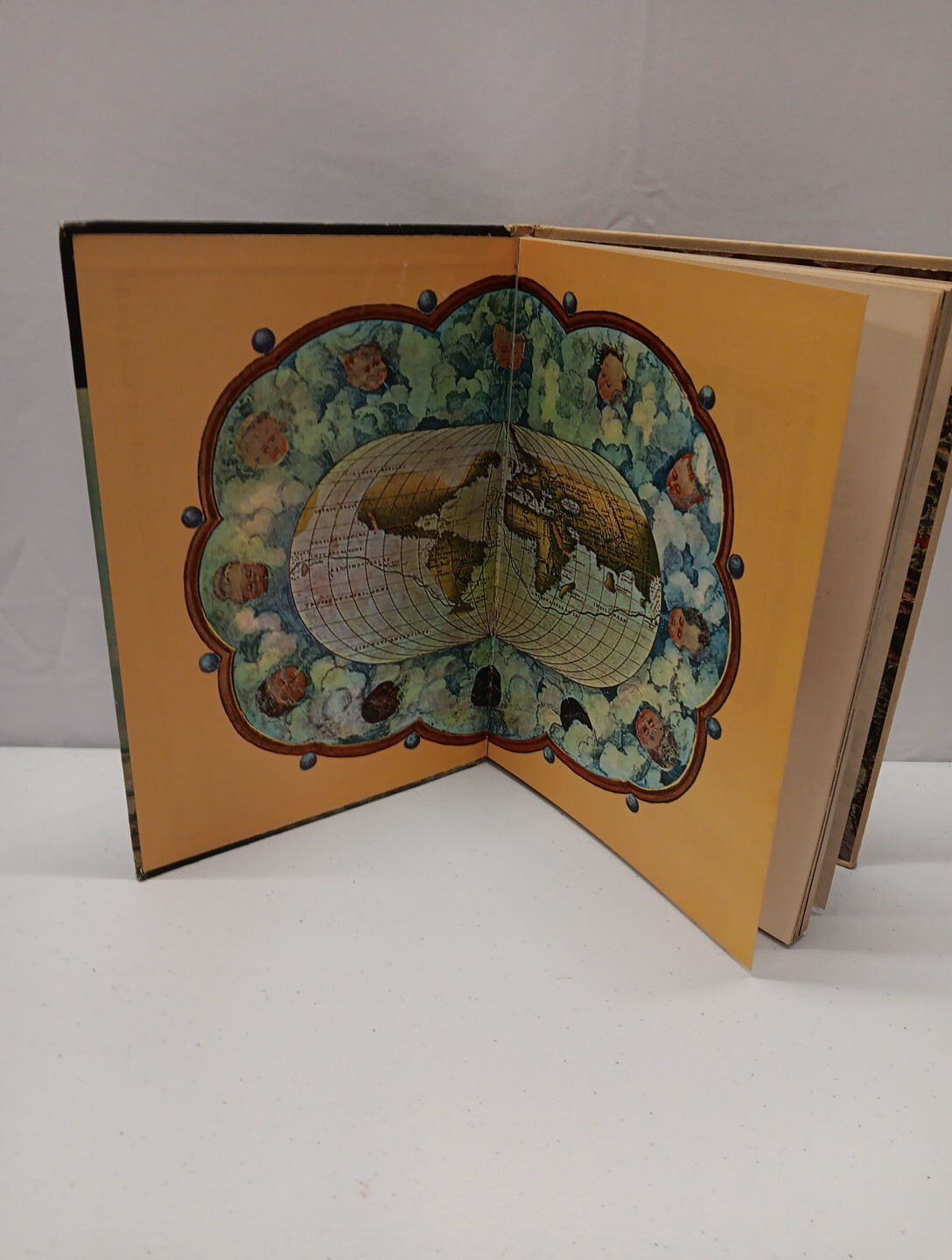 Volume 1 of The American Heritage New Illustrated History of USA: The New World